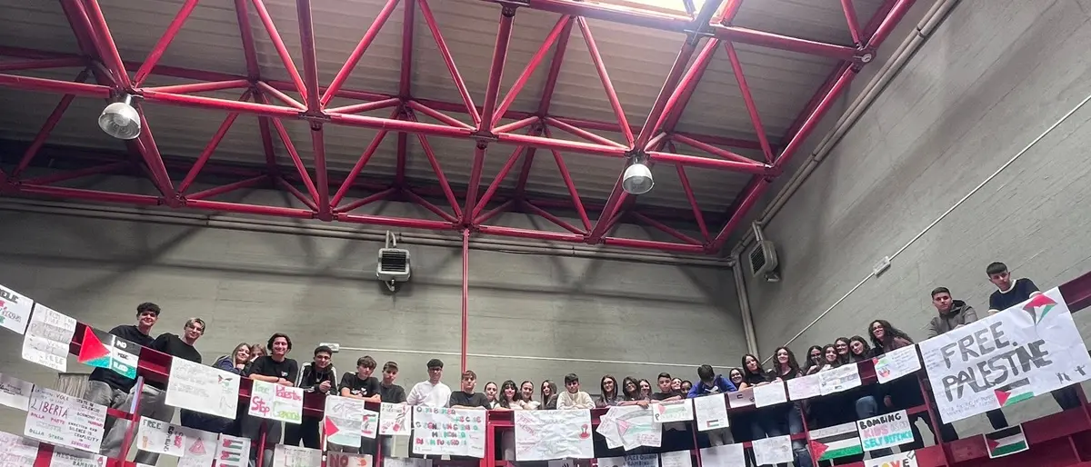 Locri, al liceo scientifico Zaleuco la riflessione sulla tragedia del popolo palestinese a Gaza - FOTO