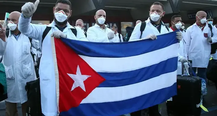 Medici cubani in Calabria, l’ambasciatore: «Solidarietà è un principio del nostro popolo»\n