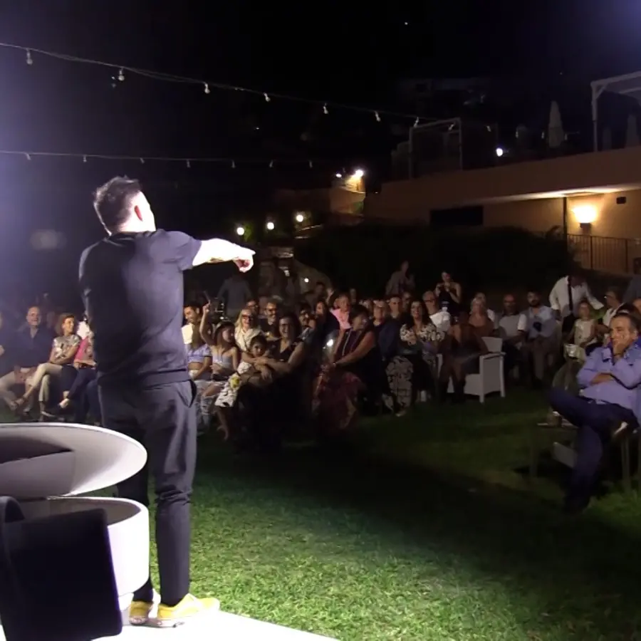 Un trionfo di risate e identità: l’Altafiumara Fest celebra Gennaro Calabrese e i suoi cento volti - VIDEO