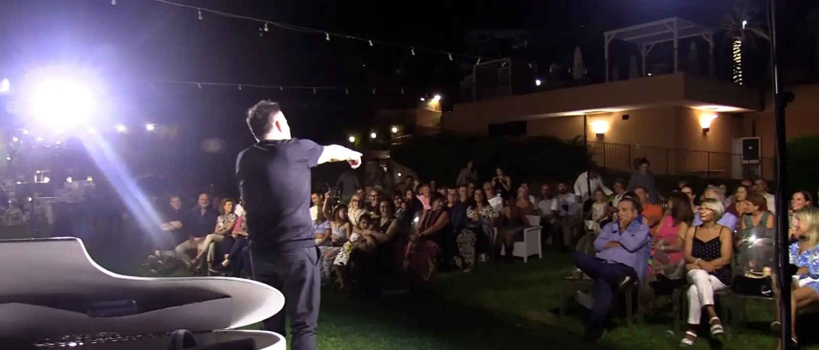 Un trionfo di risate e identità: l’Altafiumara Fest celebra Gennaro Calabrese e i suoi cento volti - VIDEO