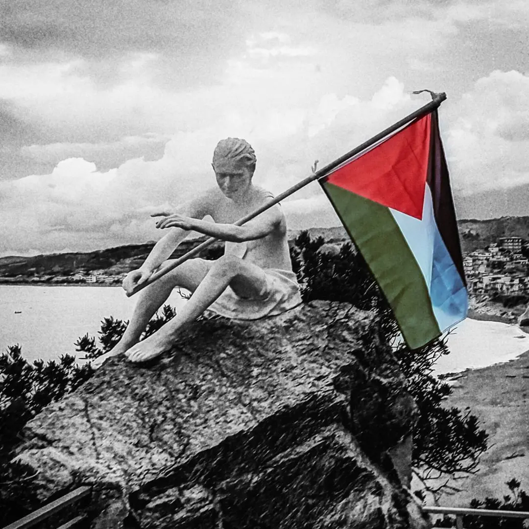 LA FOTO DEL GIORNO | Il volo di Icaro per la Palestina
