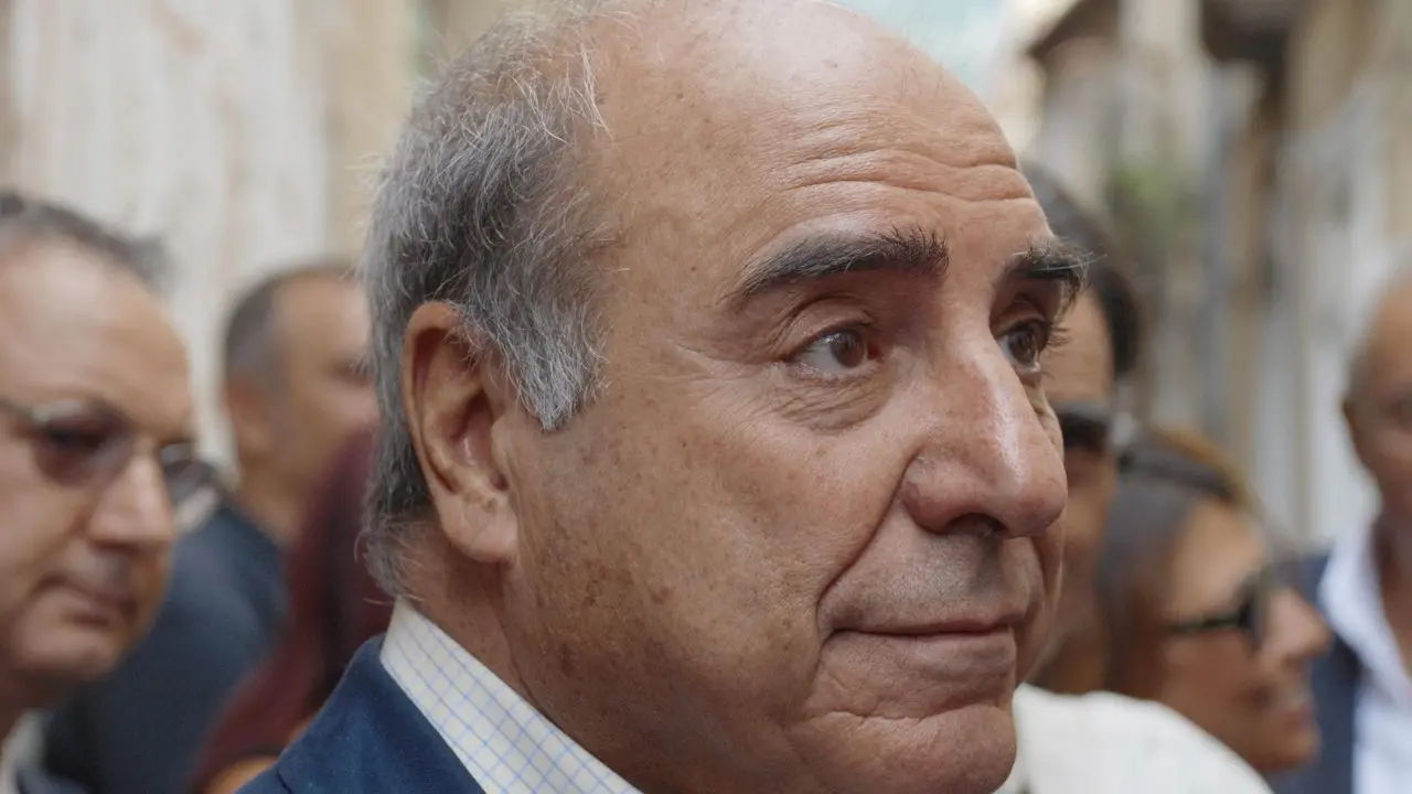 L'ex governatore Loiero: «Crollata la consistenza della politica, si fa sui social e qui le bugie la fanno da padrone»\n