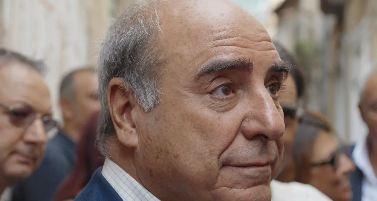 L'ex governatore Loiero: «Crollata la consistenza della politica, si fa sui social e qui le bugie la fanno da padrone»\n