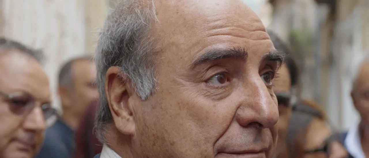 L'ex governatore Loiero: «Crollata la consistenza della politica, si fa sui social e qui le bugie la fanno da padrone»\n