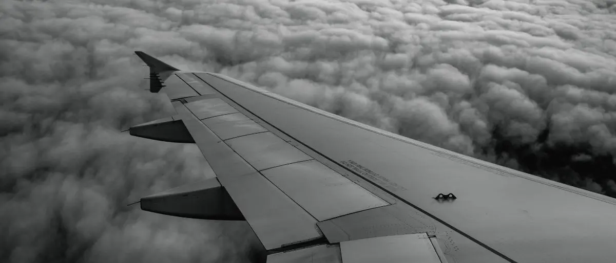 Una strage mancata per sei minuti: volo Ryanair Pisa–Glasgow atterra d’emergenza a Manchester per carenza di carburante\n