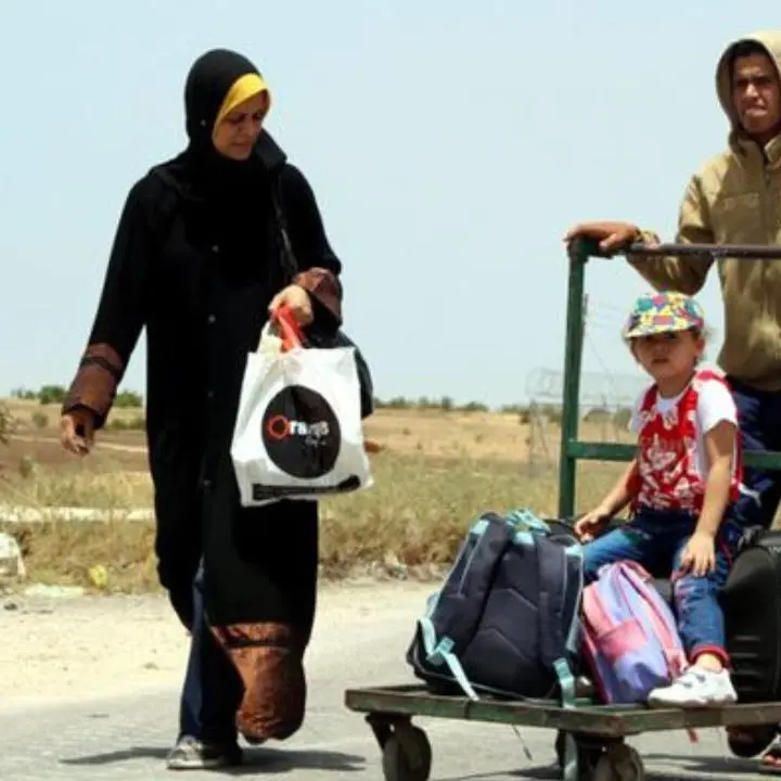 Medio Oriente, in migliaia tornano verso Gaza City dopo il ritiro dell’esercito israeliano\n