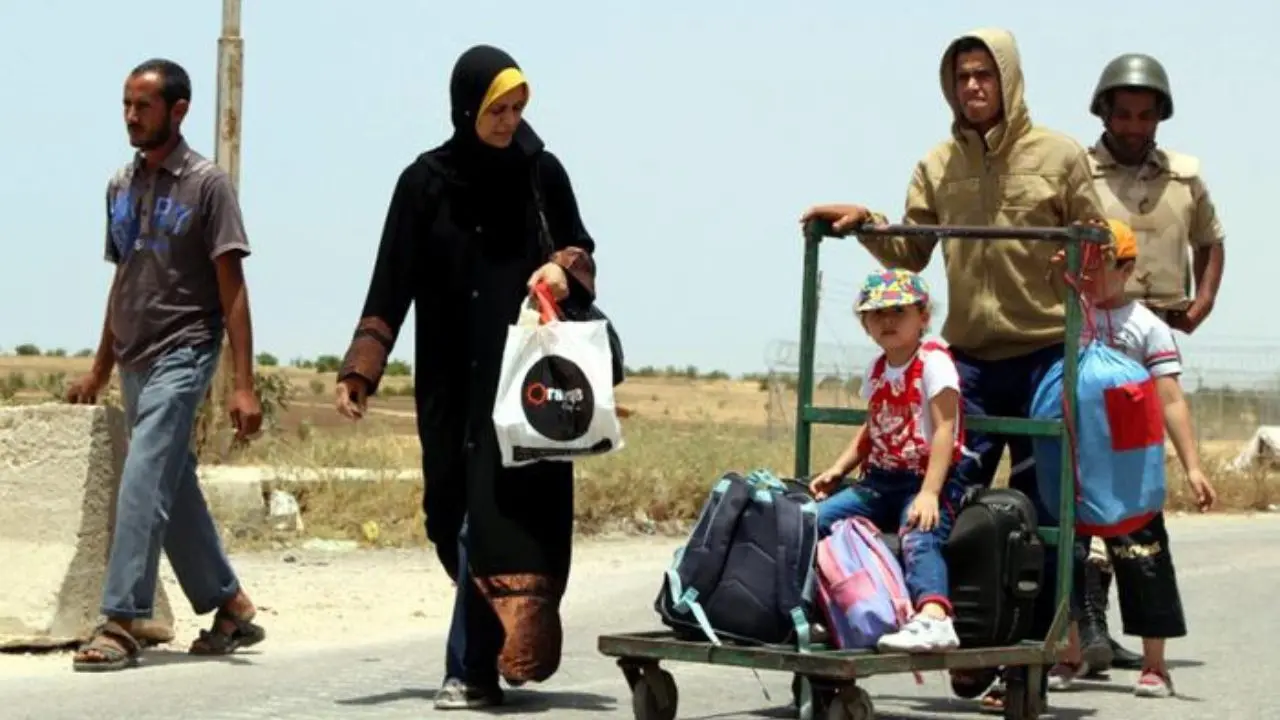 Medio Oriente, in migliaia tornano verso Gaza City dopo il ritiro dell’esercito israeliano\n