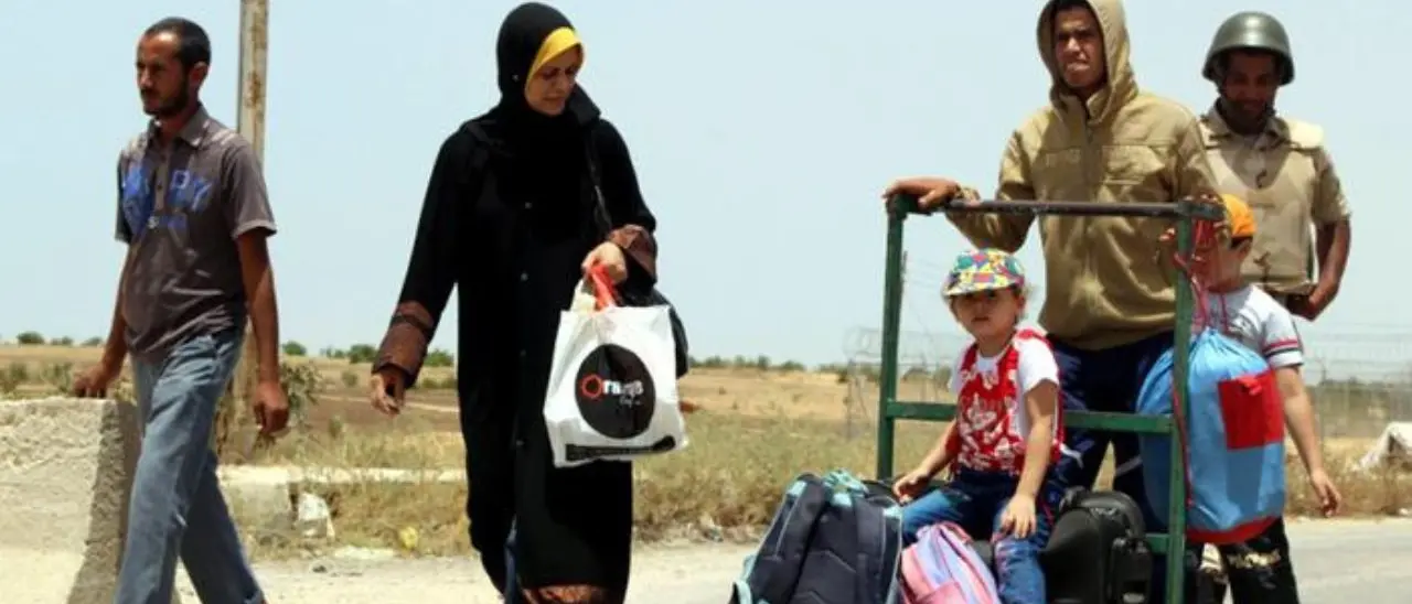 Medio Oriente, in migliaia tornano verso Gaza City dopo il ritiro dell’esercito israeliano\n