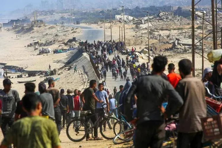 Tregua a Gaza, Israele ritira le truppe: in migliaia tornano a casa. Netanyahu: «Hamas sarà disarmato»\n