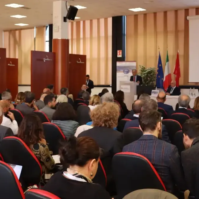 Intelligenza artificiale e formazione, la ministra\u00A0Bernini all’Unical: «Il Governo punta al ritorno dei talenti»\n