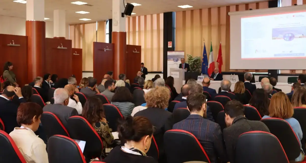 Intelligenza artificiale e formazione, la ministra\u00A0Bernini all’Unical: «Il Governo punta al ritorno dei talenti»\n