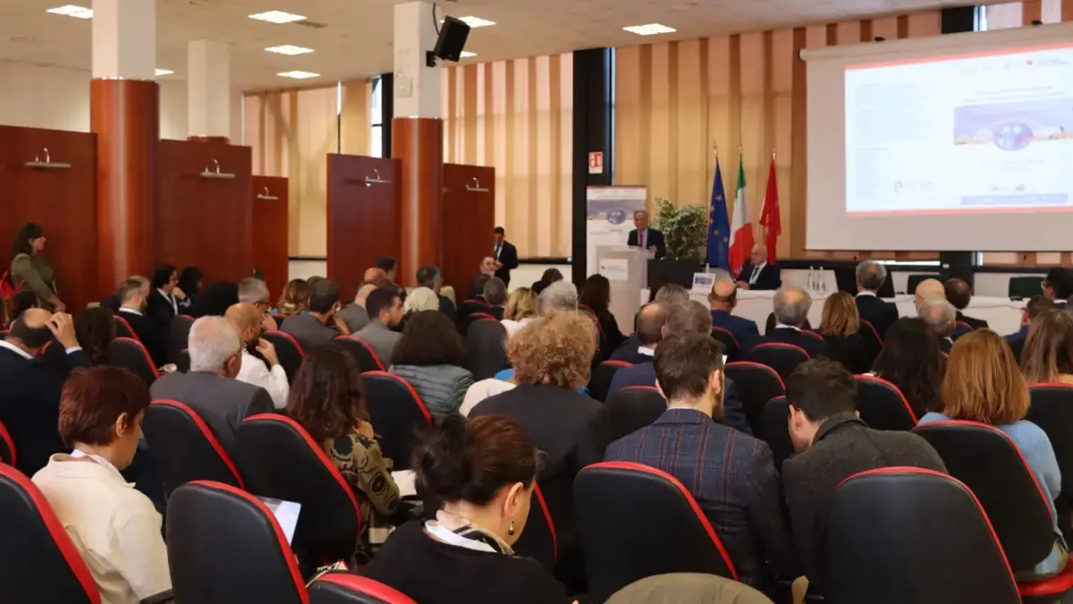 Intelligenza artificiale e formazione, la ministra\u00A0Bernini all’Unical: «Il Governo punta al ritorno dei talenti»\n