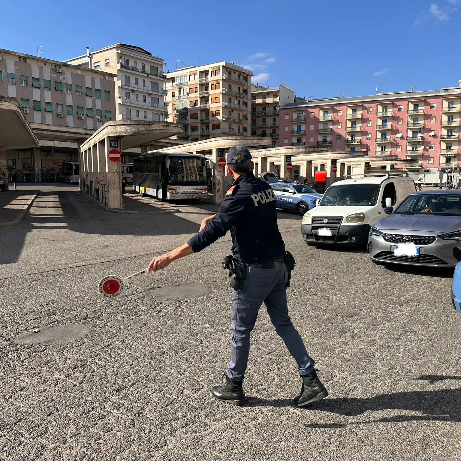Cosenza, controlli a tappeto della Polizia: cinque arresti e otto denunce in una settimana\n
