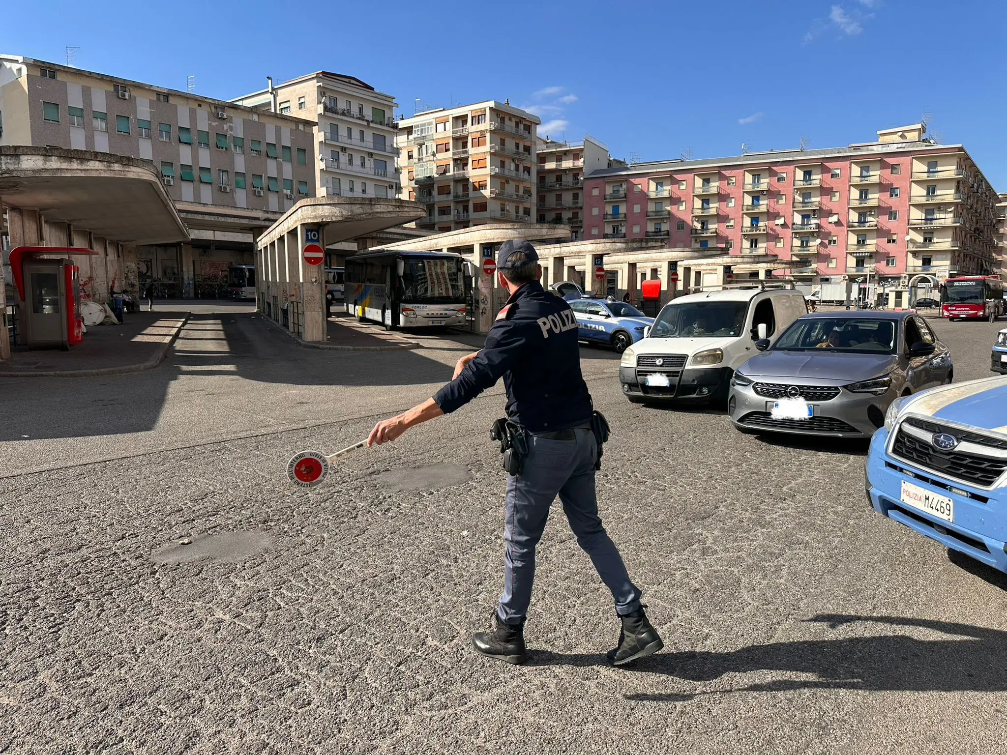 Cosenza, controlli a tappeto della Polizia: cinque arresti e otto denunce in una settimana\n