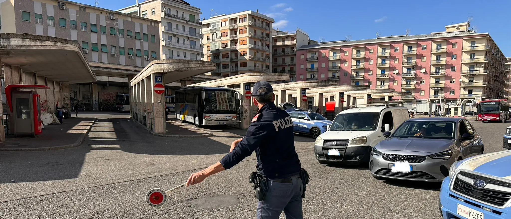 Cosenza, controlli a tappeto della Polizia: cinque arresti e otto denunce in una settimana\n