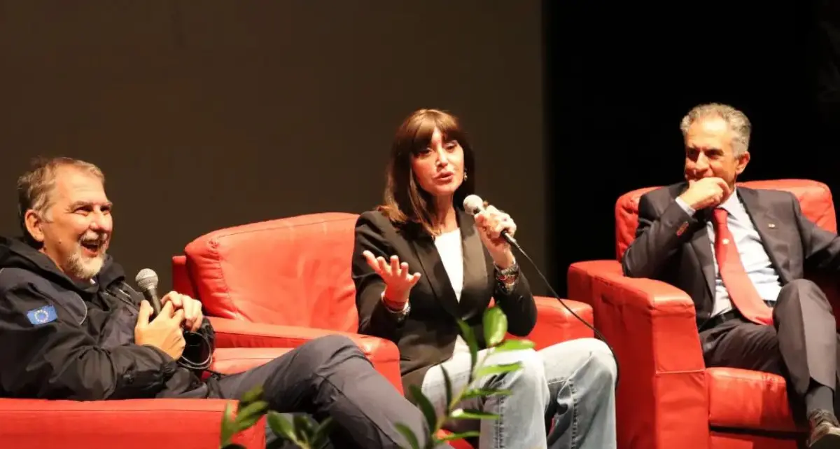 Unical, incontro su intelligenza artificiale e formazione. La ministra Bernini: «Il Governo punta al ritorno dei talenti»