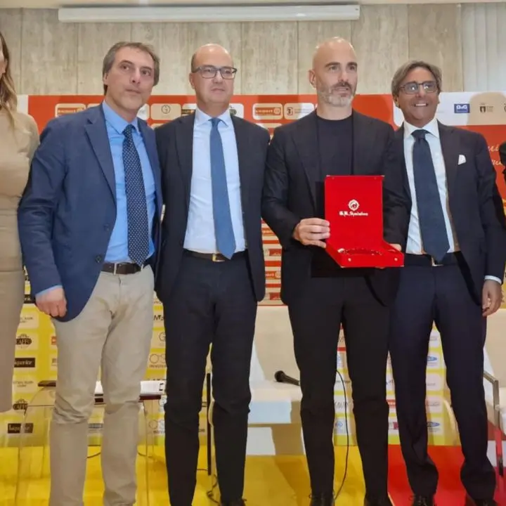 Premio sportivo \"Nicola Ceravolo\", sfilata di grande calcio a Catanzaro. Premiato Maresca: «Un\u00A0onore essere qui»\n