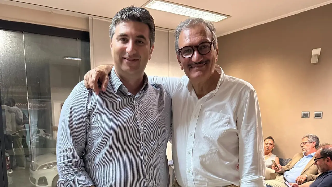 <p>Da sinistra, Lo Schiavo e il sindaco Romeo</p>\\n