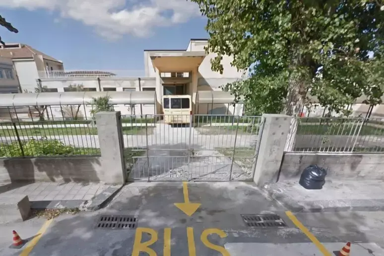 Tropea e il caso della Caserma dei carabinieri in una ex scuola: non tutto ciò che è lecito è corretto\n