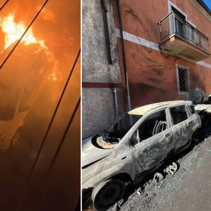 Villapiana, due auto in fiamme nella notte: appartengono ai genitori del presidente del Consiglio comunale
