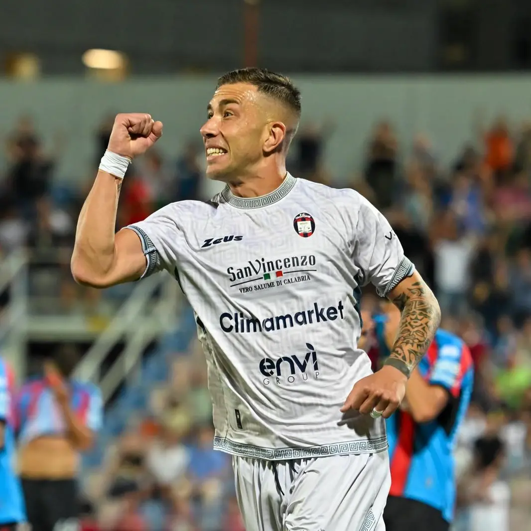 Crotone sul velluto: allo “Zaccheria” di Foggia gli squali vincono 0-3 con reti di Zunno, Berra e Murano\n