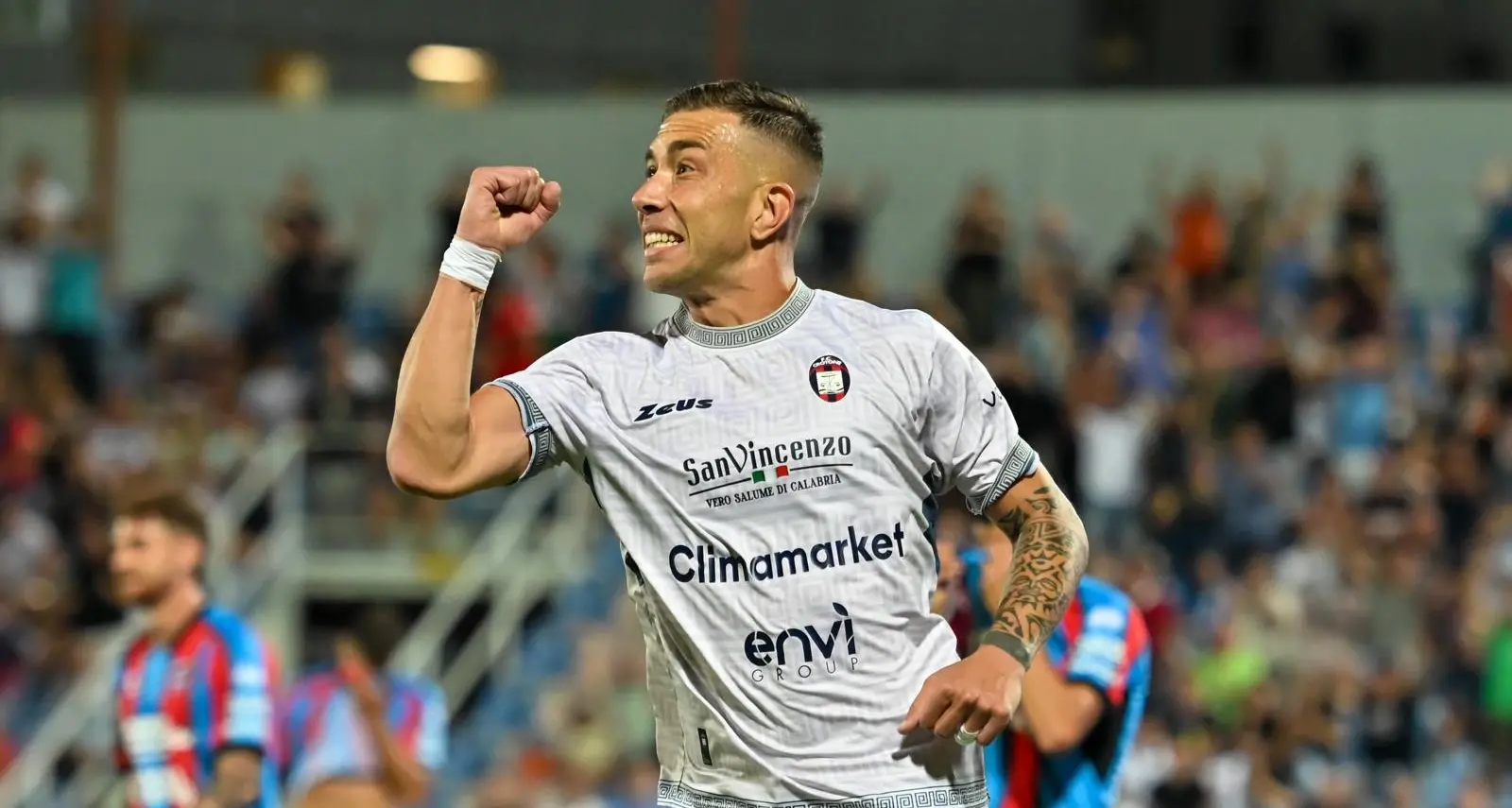 Crotone sul velluto: allo “Zaccheria” di Foggia gli squali vincono 0-3 con reti di Zunno, Berra e Murano\n