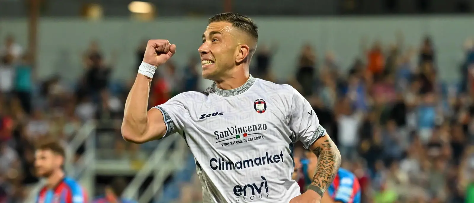 Crotone sul velluto: allo “Zaccheria” di Foggia gli squali vincono 0-3 con reti di Zunno, Berra e Murano\n