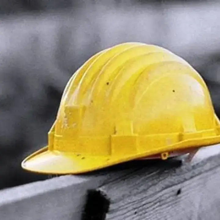 Morti sul lavoro, un crimine collettivo: Operaicidio accusa un sistema che sacrifica vite umane\n