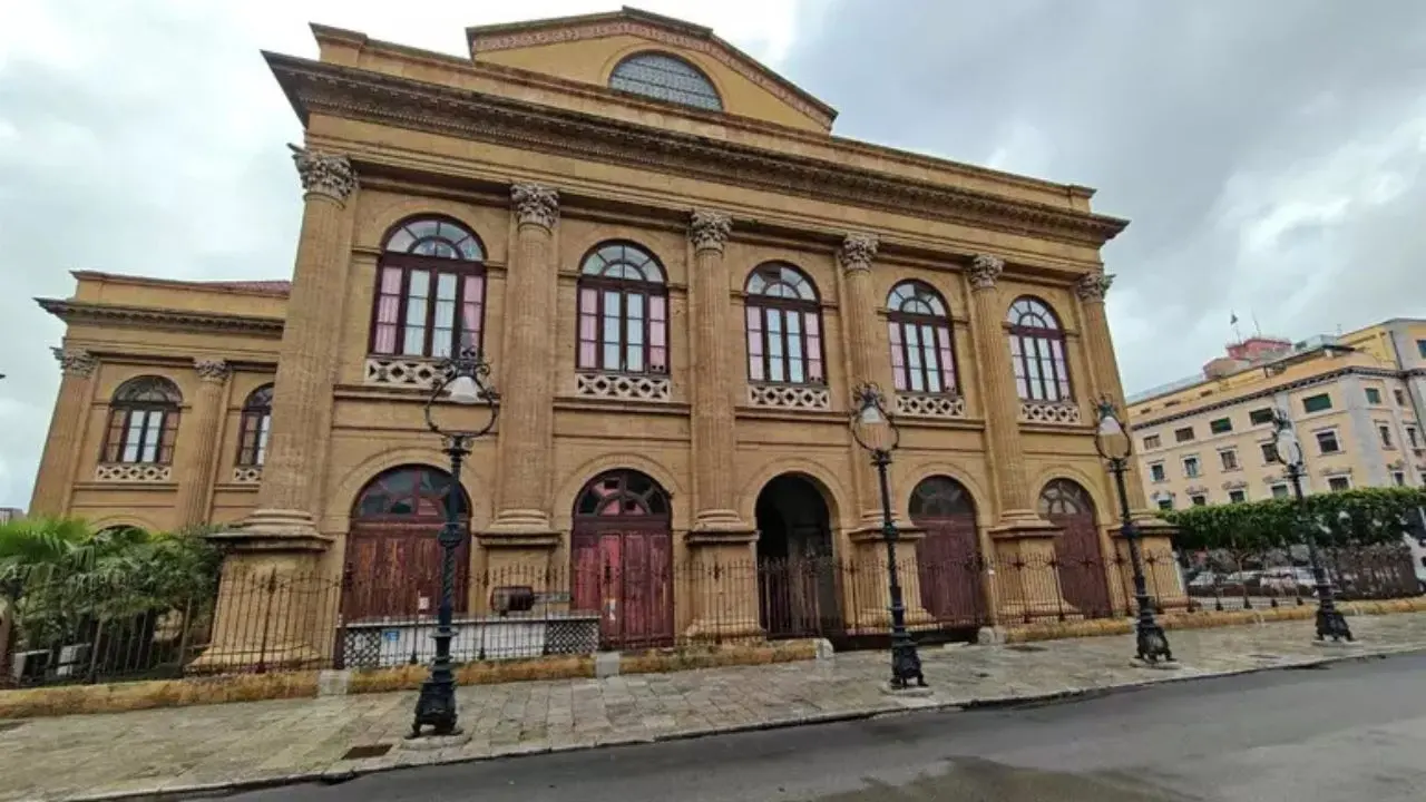 Il Teatro Massimo nel capoluogo siciliano