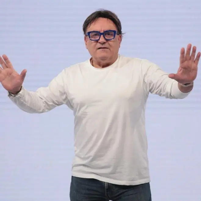 Vengo dopo il Tg,\u00A0LaC Tv rilancia: tre appuntamenti al giorno tra satira, musica e cultura\n