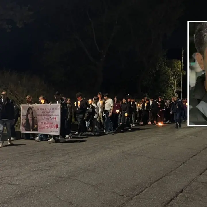 Montalto, una fiaccolata per Isabel. Papà Maurizio: «La sua storia sia da monito per i medici»\n