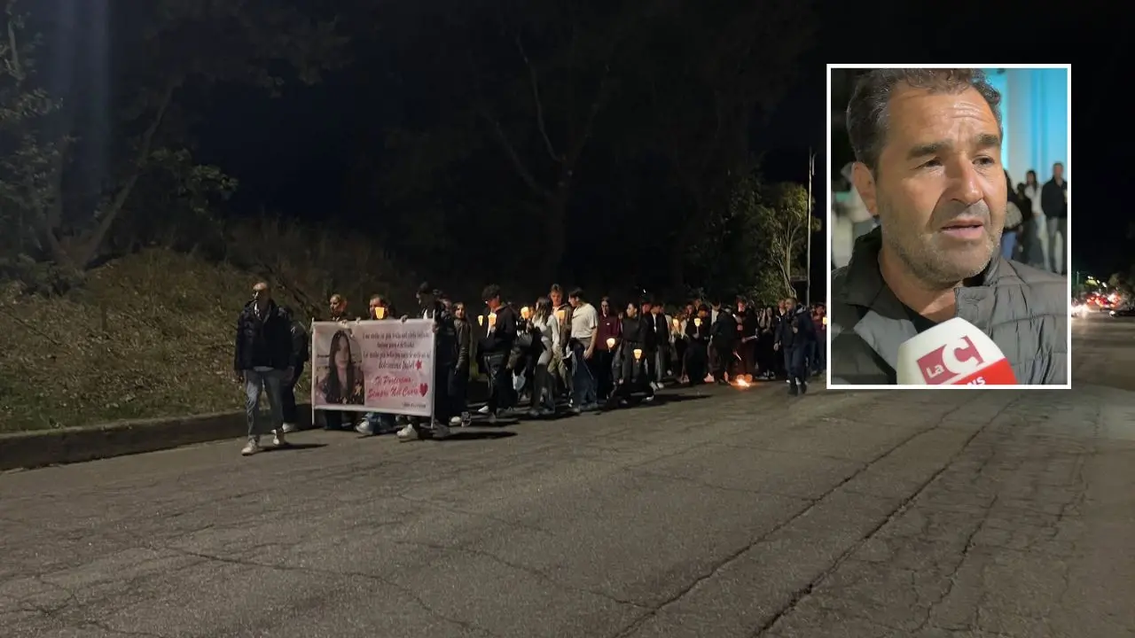 Montalto, una fiaccolata per Isabel. Papà Maurizio: «La sua storia sia da monito per i medici»\n