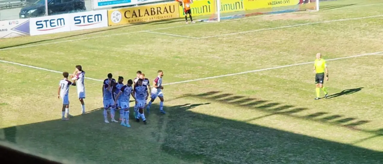 Serie D, una Vibonese che piace sempre di più: Milazzo battuto 3-1. Rossoblù che si affacciano ai piani alti della classifica\n