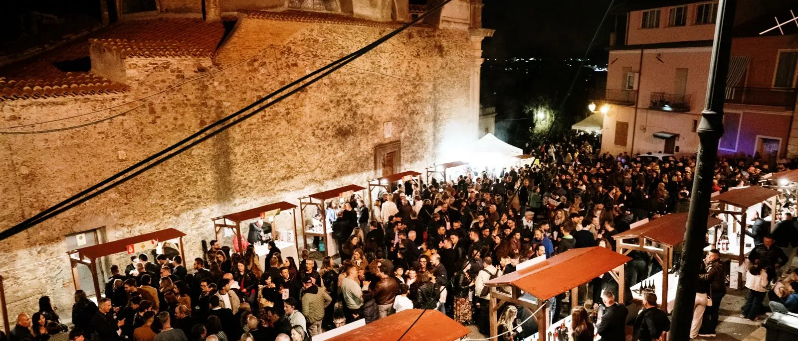 Vicoli diVini 2025: migliaia di visitatori nel centro storico di Vibo Valentia per la festa del vino calabrese\n