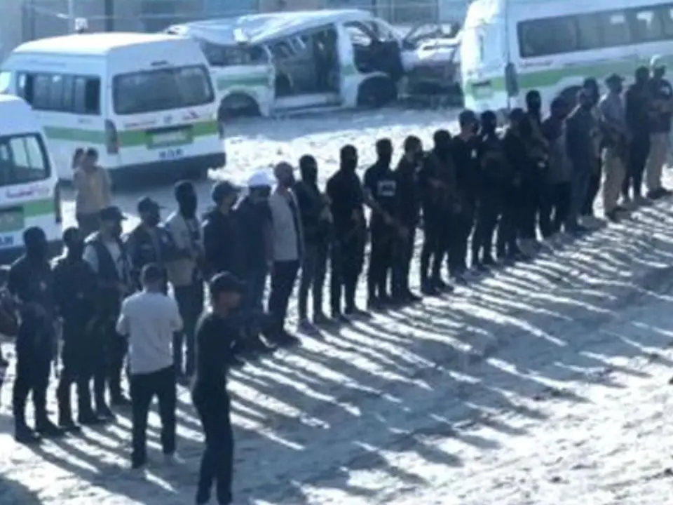 Hamas rilascia gli ostaggi: in sette consegnati alla Croce Rossa