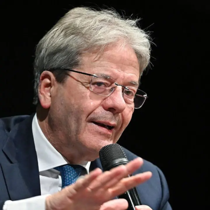 Gentiloni bacchetta Schlein e Conte: «L’Europa è il discrimine, non il Campo largo»\n