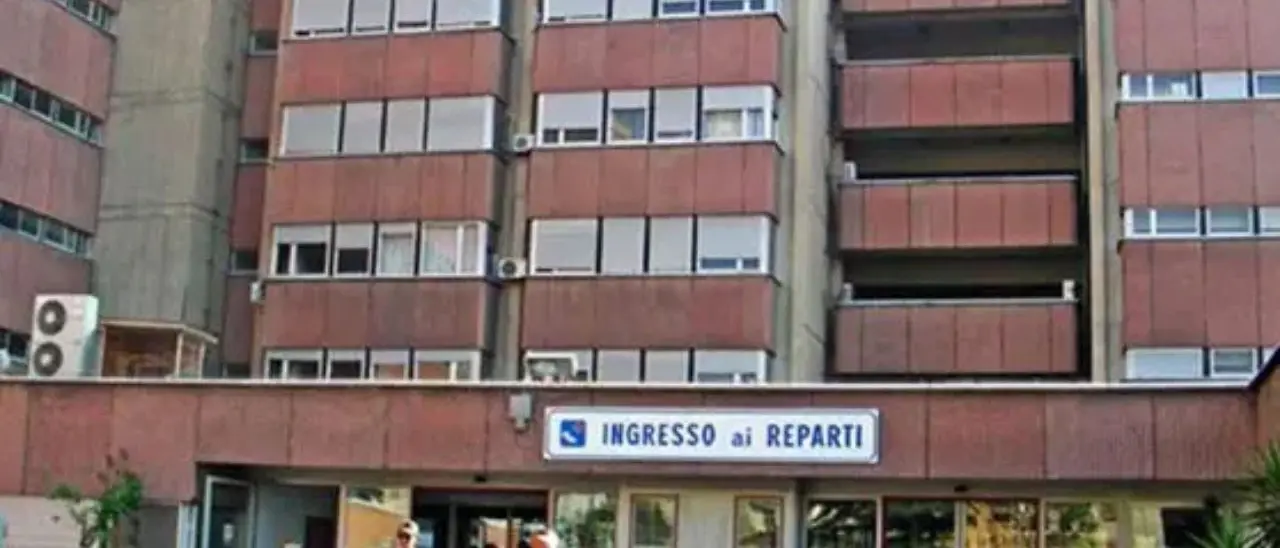 Incidente stradale a Palmi, scontro tra una minicar e un'auto: ferite due ragazze di 14 e 15 anni