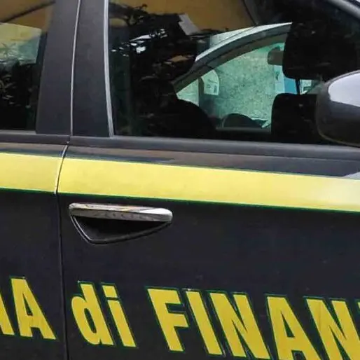 Soverato, sequestrata una discarica abusiva all’interno di un fabbricato di 2mila metri quadri con tetto in eternit\n