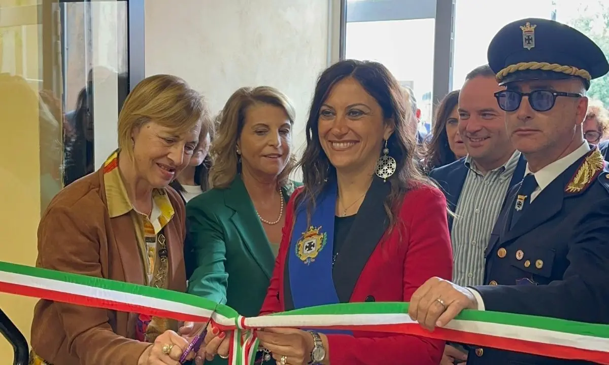 Inaugurata la nuova palestra del Pezzullo: Succurro investe su scuola e sport per i giovani\n