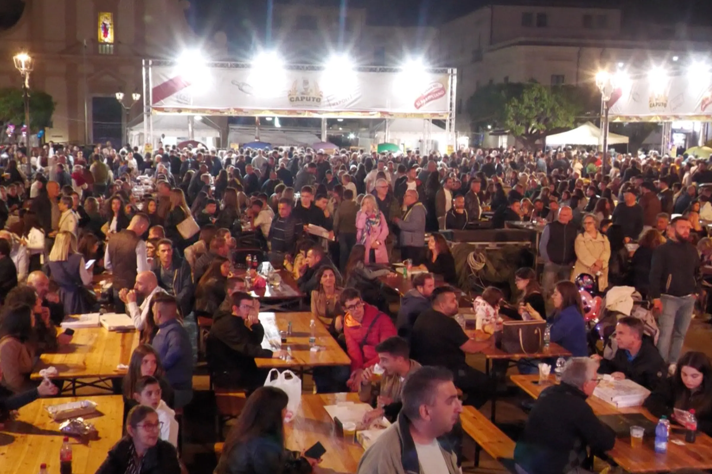 Tutti pazzi per la pizza napoletana, a Siderno quattro giorni di gusto e divertimento