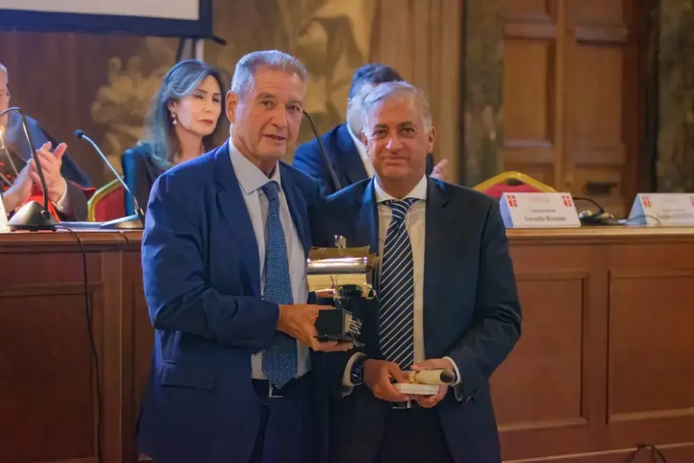 Al professor Pierfrancesco Tassone della Magna Graecia\u00A0il Premio “Vexillum-Sciacca” per la Medicina 2025\n