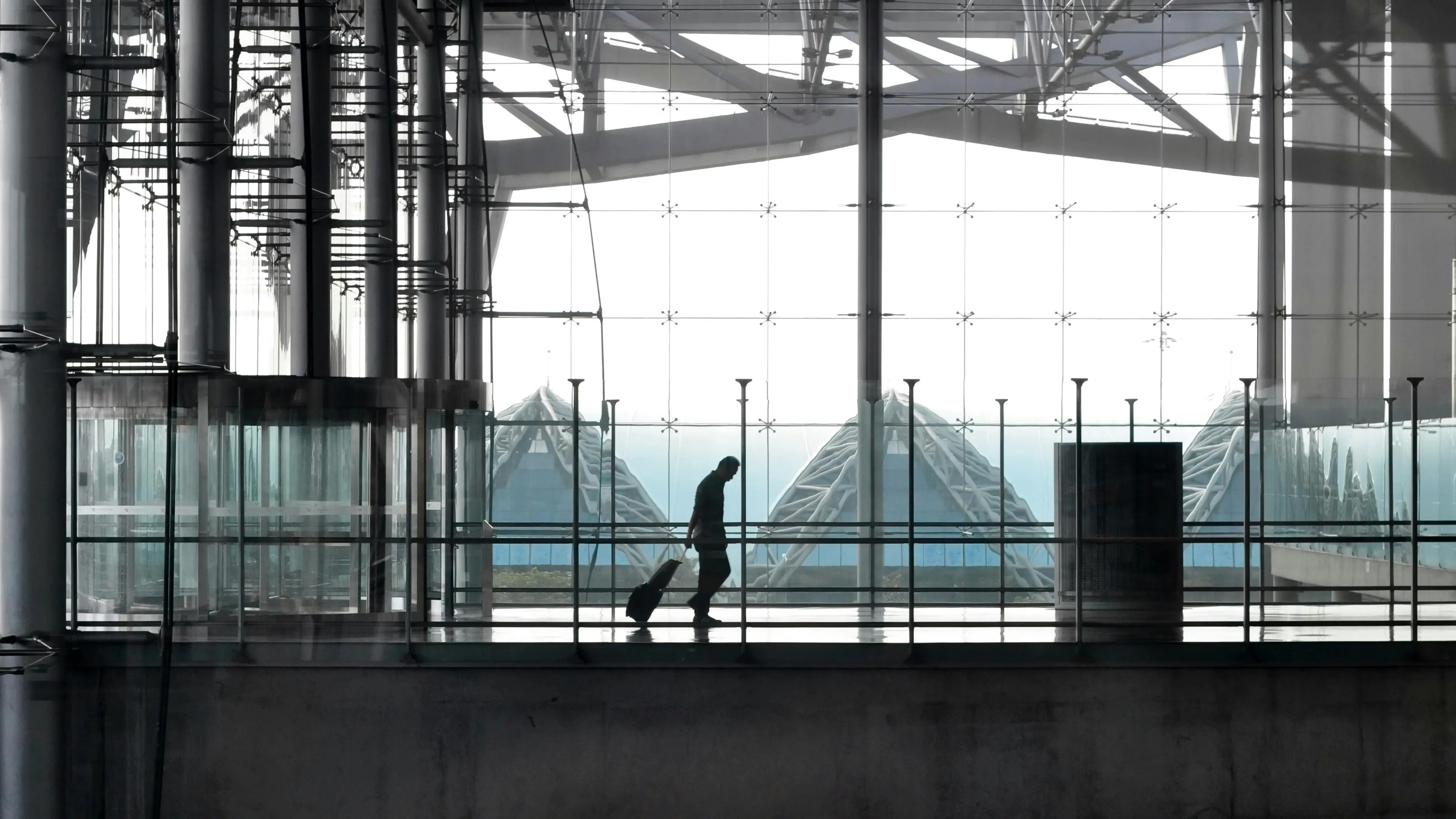 <p>La permanenza fuori regione dei lavoratori pendolari si porta via tutto il salario mensile</p>\\n
