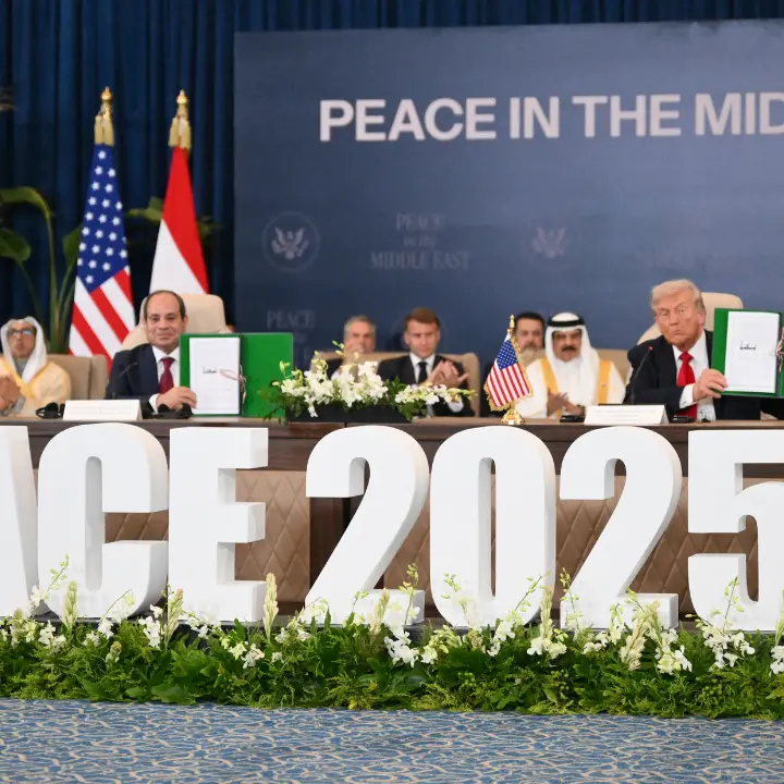 Firmato l'accordo di pace per Gaza a Sharm-el-Sheik, Trump: «Giorno storico.\u00A0Ok a Hamas come forza di polizia temporanea»