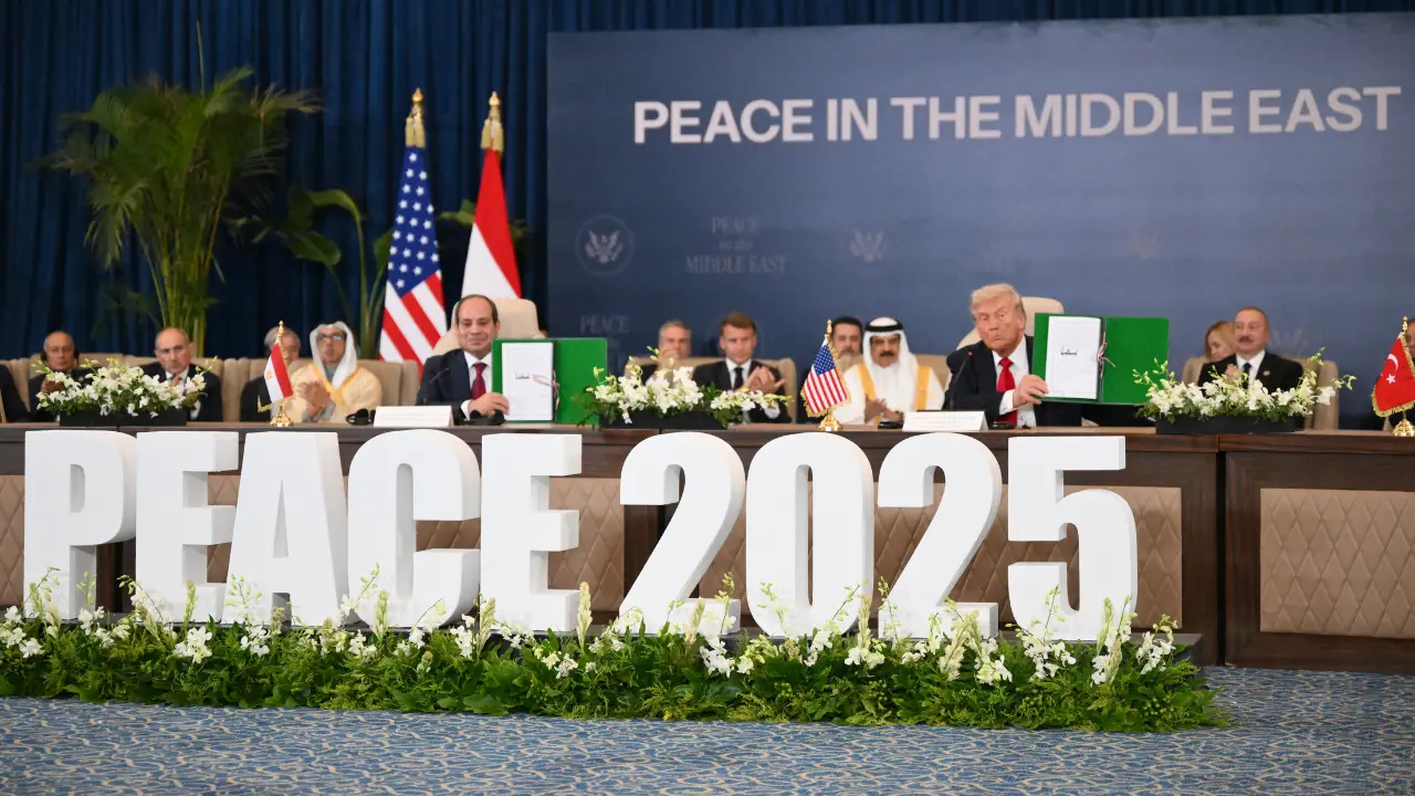 Firmato l'accordo di pace per Gaza a Sharm-el-Sheik, Trump: «Giorno storico.\u00A0Ok a Hamas come forza di polizia temporanea»