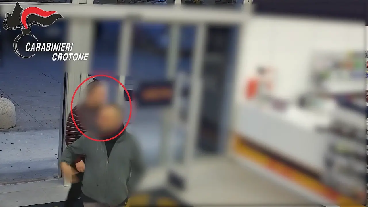 ‘Ndrangheta, blitz contro le cosche di Cirò, Cariati e Strongoli: 18 arresti e 3 obblighi di dimora