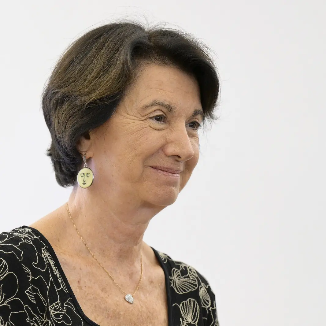 Roccella e “le gite di Auschwitz”: l’errore di trasformare una tragedia in un argomento di parte\n
