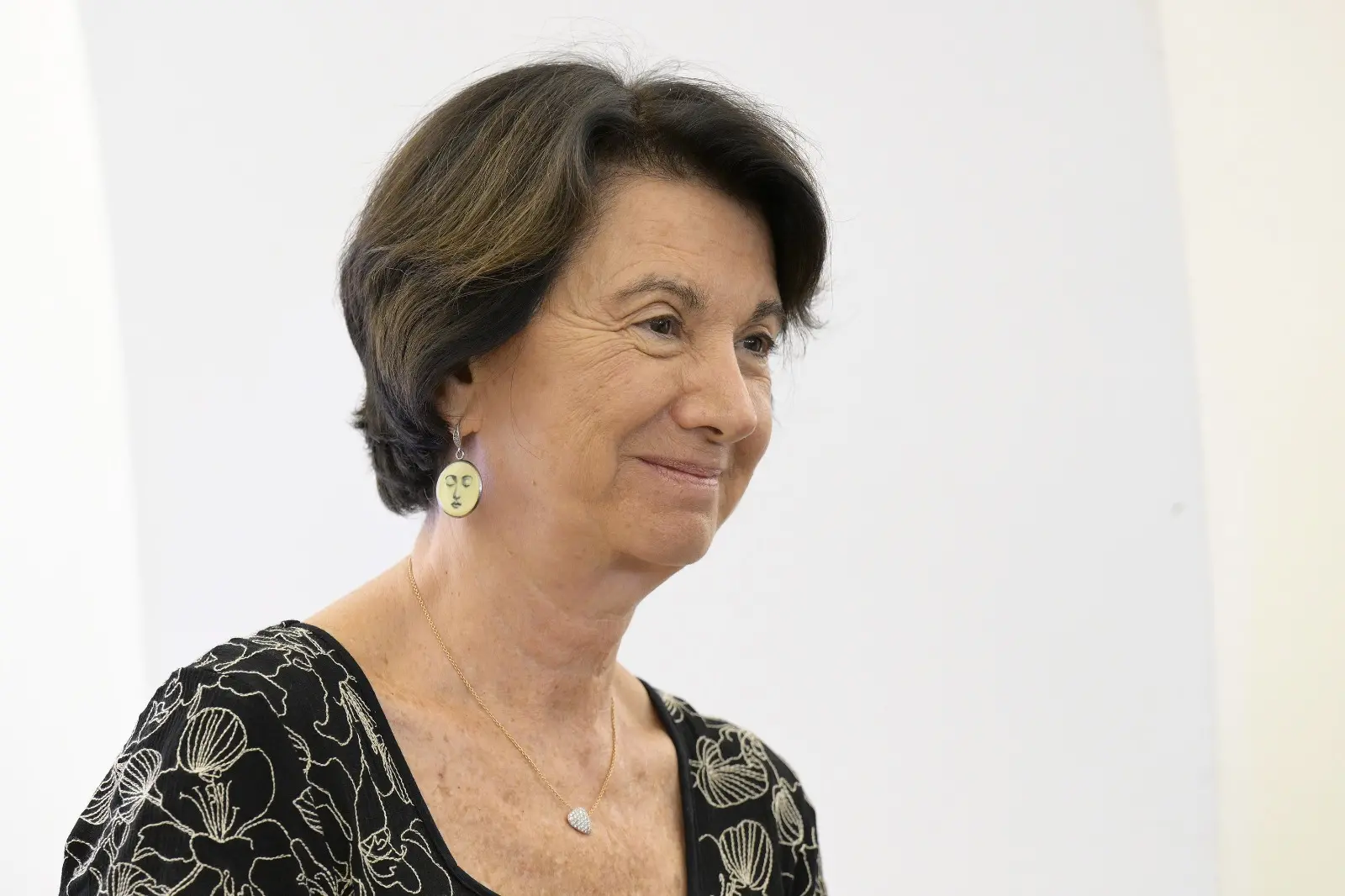 Roccella e “le gite di Auschwitz”: l’errore di trasformare una tragedia in un argomento di parte\n