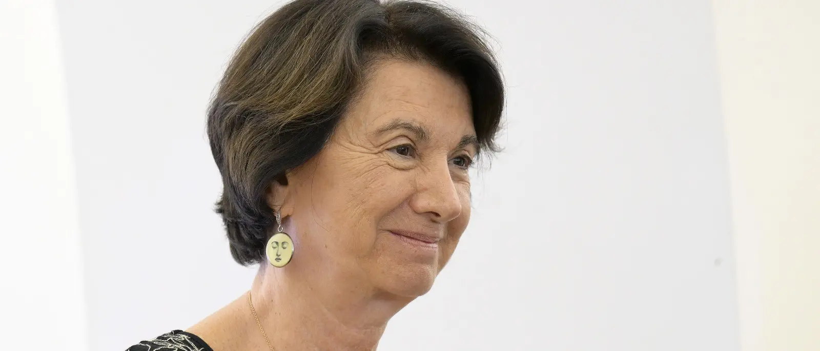 Roccella e “le gite di Auschwitz”: l’errore di trasformare una tragedia in un argomento di parte\n