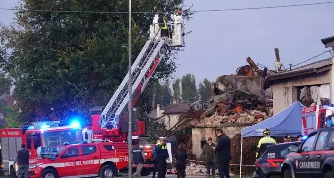 Verona, morti tre carabinieri\u00A0durante uno sgombero: gli occupanti avrebbero fatto esplodere la casa\n