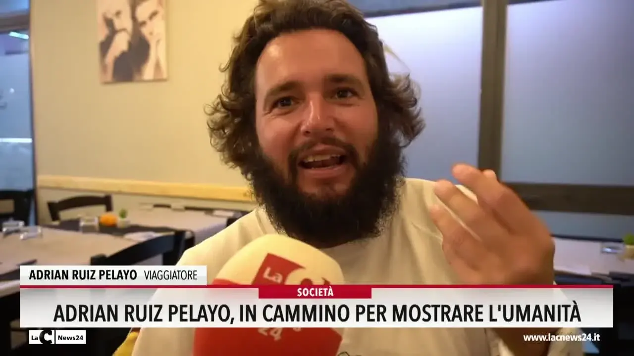 Adrian Ruiz Pelayo in cammino per mostrare l'umanità